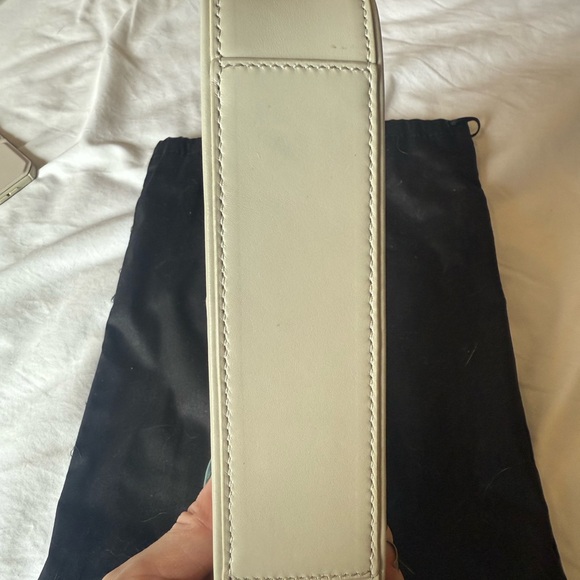 For Sydnee: YSL: MINI LE 5 À 7 IN SMOOTH LEATHER
BLANC VINTAGE - Picture 3 of 9